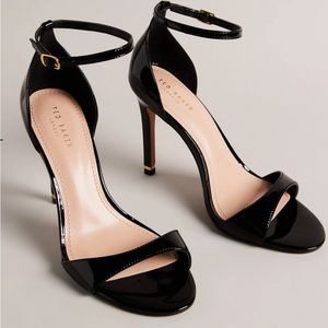 Ted baker HELMIA

Patent 103mm Ankle Strap Sandal ,Size 39 EU